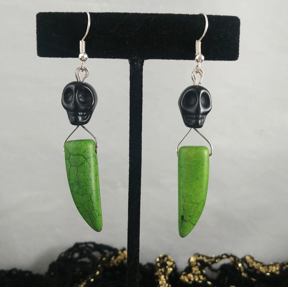 Halloween Earrings skull & Spike/Talon stone